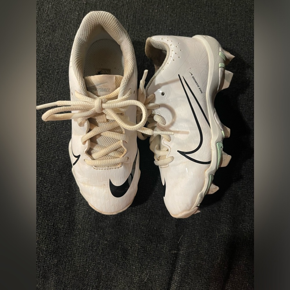 Nike FastFlex Hyperdiamond 4 softball cleats youth size 1- worn for one season!